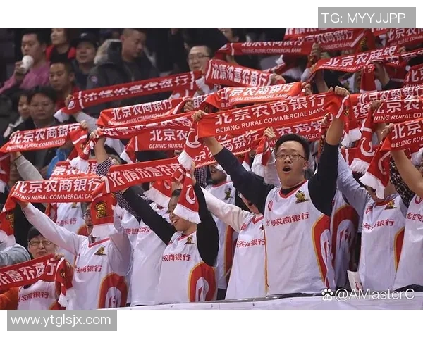 上海足球队配合变革引发热议球迷期待新战术带来胜利曙光 上海足球队配合变革引发热议球迷期待新战术带来胜利曙光