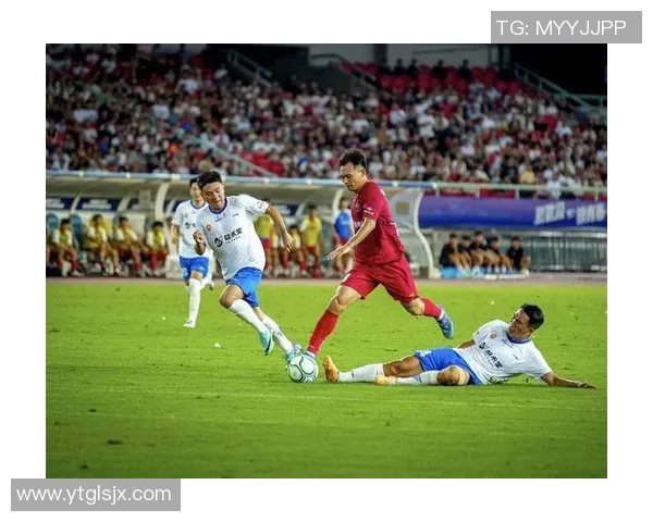 武汉足球队状态引发热议球迷与专家观点交锋分析 武汉足球队状态引发热议球迷与专家观点交锋分析